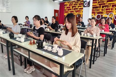 信和物业组织开展茶文化、茶艺实操培训课