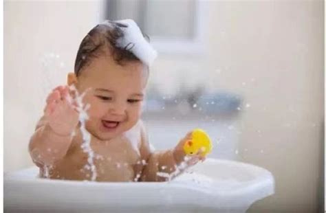 夏季给宝宝洗澡，你踩了几个雷？__小豆苗疫苗助手