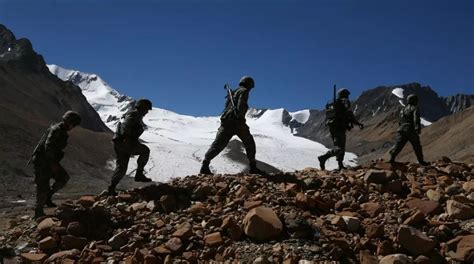 解放军在中印边境配备“美式武器”|武器_新浪新闻