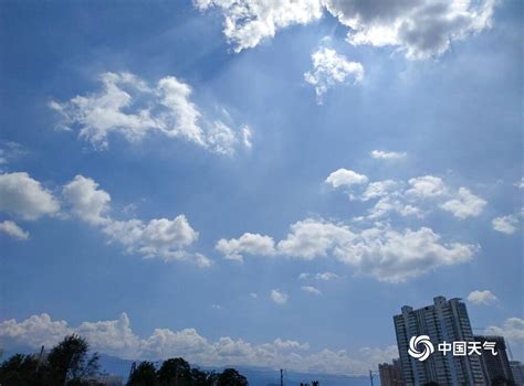 陕西宝鸡：雨后天蓝如一汪海水 白云悠悠点缀天空-天气图集-中国天气网