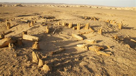 太阳墓, 距今3800年, 与罗布泊、楼兰古国的联系, 仍是未解之谜