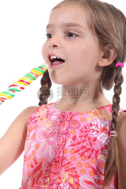 吃糖的小女孩高清图片下载-正版图片306933849-摄图网