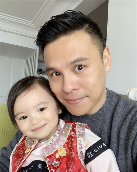 熊黛林的全家福图片