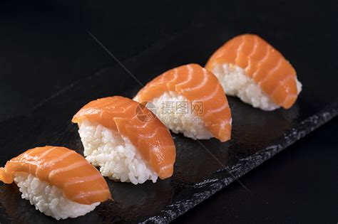 重弹来袭---三文鱼 刺身 寿司 金枪鱼 鱼籽日式料理|摄影|产品摄影|密斯杨美食摄影 - 原创作品 - 站酷 (ZCOOL)