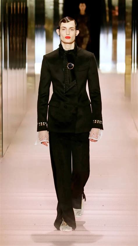 香奈儿Chanel应用流行色要素的设计策略_CMF设计军团-站酷ZCOOL
