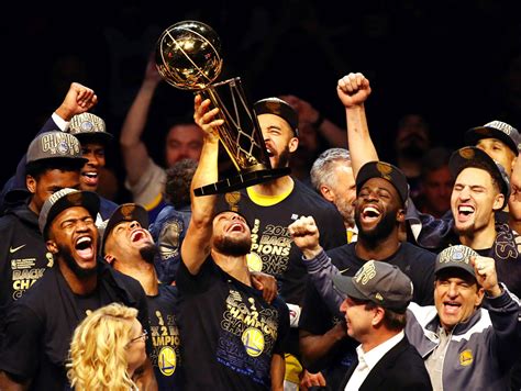 “4 年 3 冠”金州勇士横扫骑士拿下 NBA 总冠军，赛季结束了享受 ...