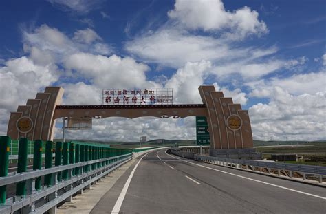 党史日历（10月31日）| 西藏墨脱公路建成通车