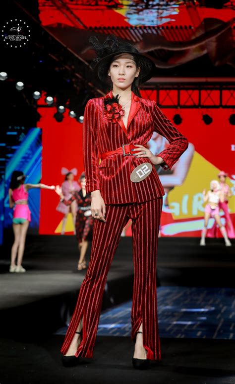 中国超模身穿CHANEL 2021 春夏高级成衣系列……|五月|春夏|芭莎_新浪新闻