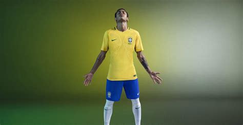 五星巴西！巴西国家队世界杯主客场球衣谍照：致敬2002夺冠20周年-直播吧
