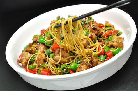 辣子鸡拌面,中国菜系,食品餐饮,摄影素材,汇图网www.huitu.com