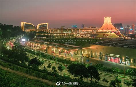 网友@功夫熊猫xm 航拍南宁的夜景，这么美的南宁夜景你遇到过吗