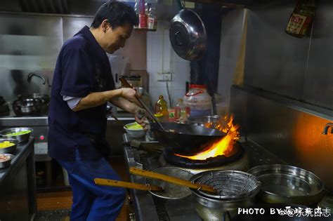 昨天到百年老宅吃地道东江菜，惠州这家网红饭店隐在北门街小巷中
