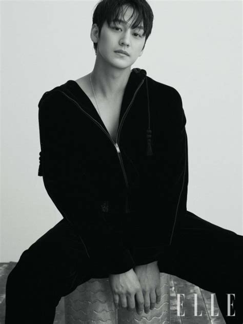 韩国艺人金汎最新杂志写真黑白风格干练|金汎|韩国艺人|杂志_新浪新闻