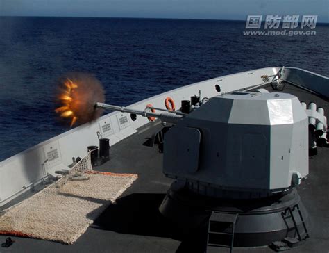 “环太”军演：中国海军编队主炮对海上移动靶射击-中国南海研究院