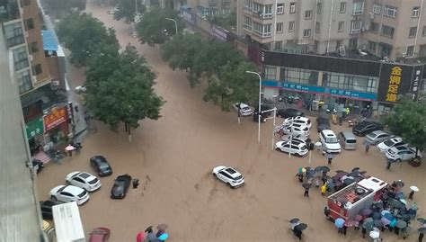 【口述】郑州遭遇罕见暴雨，我看见有人被洪水冲走|界面新闻 · 中国