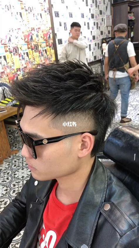 非主流剪发男士头像