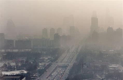 哈尔滨今晨遭遇雾和霾 能见度不佳-图片频道