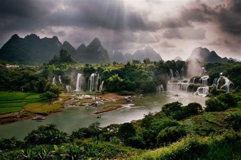 Check out these beautiful photos of the Guangxi Yulong River | BOOMSbeat