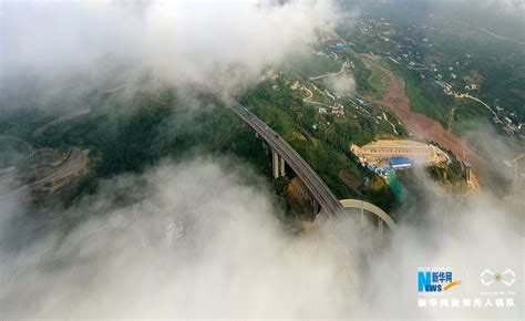 三峡云海里的沪渝高速美景 | 中国周刊