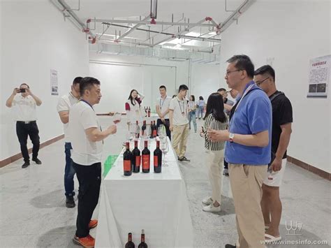 800余名经销商走进青铜峡葡萄酒庄洽谈合作:葡萄酒资讯网（www.winesinfo.com）