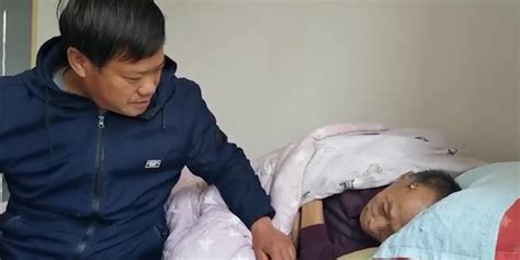 47岁男子辞职照顾癌症晚期邻居 ：把他当父亲，希望送他最后一程(含视频)_手机新浪网
