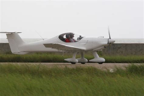 轻型运动飞机