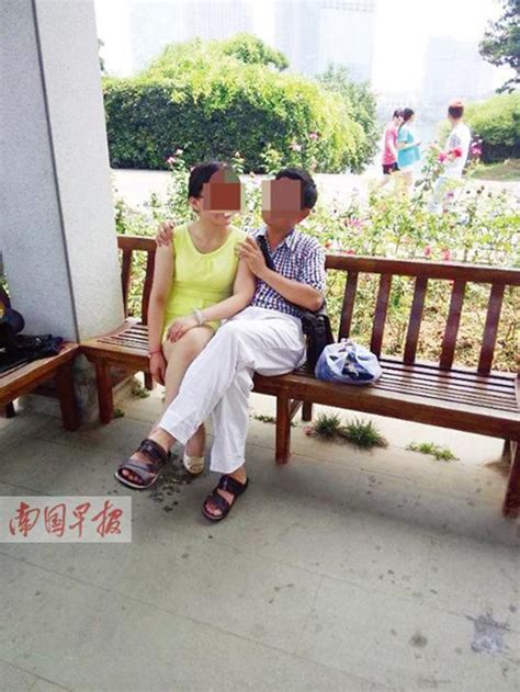 广西教育局官员被情妇拍不雅视频_新浪图片