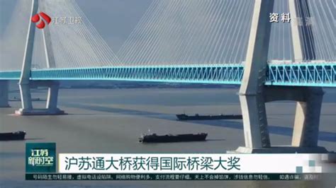 航拍江苏苏通大桥，苏通大桥跨径为1088米，是当今世界跨径最大斜拉桥
