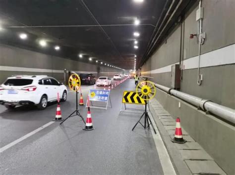 直击京广北路隧道现状:泡水堆积车辆被清理 排水仍在继续_凤凰网视频_凤凰网