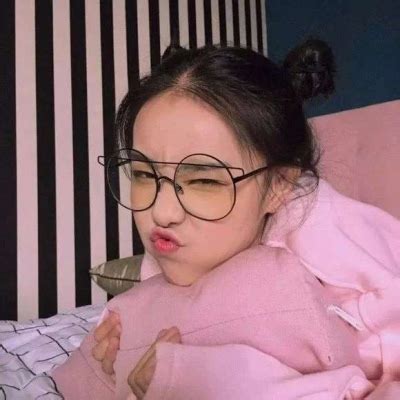 恶作剧甜美女生头像高清