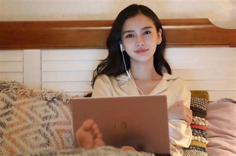 Angelababy的脚图片
