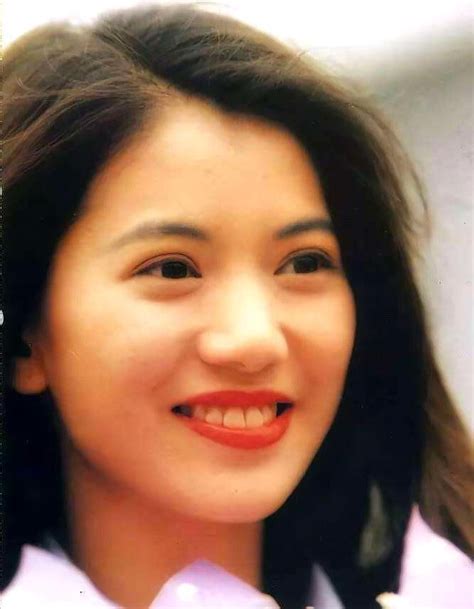 1990年“港姐”袁咏仪，年轻时照片美得“不可方物”