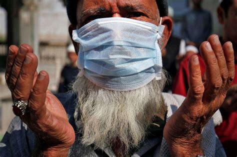 印度第三波疫情来袭，日增确诊近18万，议会402人阳性