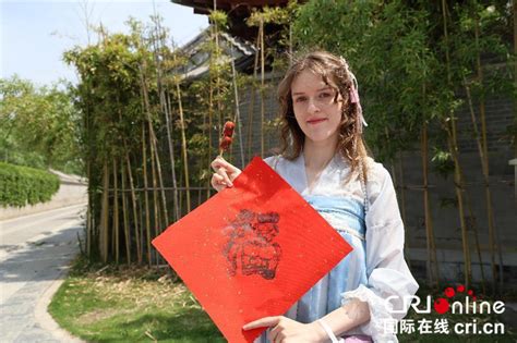 红色毛衣情侣非主流头像