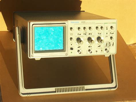 Tektronix 2225 Oscilloscope, 50 MHz, 2 Channels - Imagine41