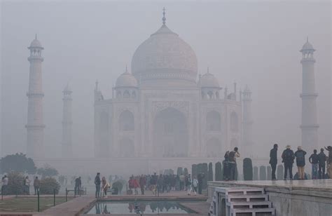 印度泰姬陵实拍：清晨的泰姬陵被雾霾笼罩，原来印度污染这么严重_太阳升