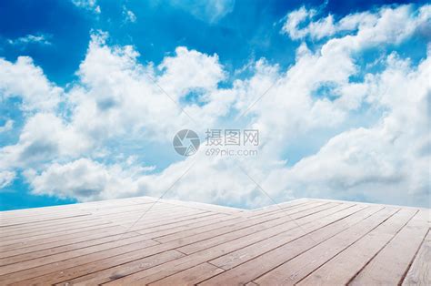 蓝天和木地板背景高清图片下载-正版图片507085732-摄图网