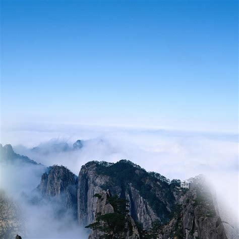 自然山脉风景图片-烟雾缭绕的山顶素材-高清图片-摄影照片-寻图免费打包下载