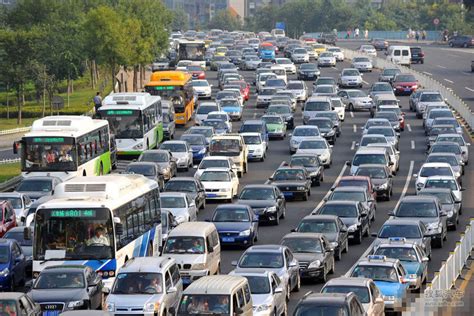 中国破纪录的一次堵车，100公里高速堵了22天，3万司机被困路上！|堵车|司机|高速公路_新浪新闻