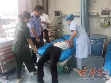 男子昏迷抽搐 西咸新区泾河交警紧急救援4分钟将其送至医院-有驾
