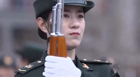 不同国家女兵阅兵仪式，印度阅兵花样百出，中国女兵英姿飒爽！_腾讯视频