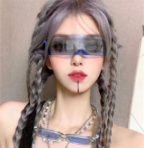女头真人露脸图片