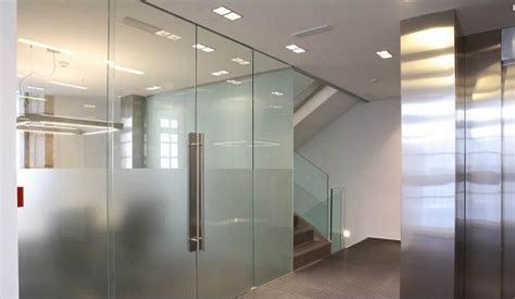 无框玻璃门怎么施工安装 怎么把玻璃给固定在墙上,行业资讯-中玻网