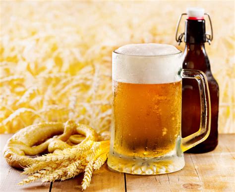 啤酒图片-金黄色的小麦和扎啤素材-高清图片-摄影照片-寻图免费打包下载