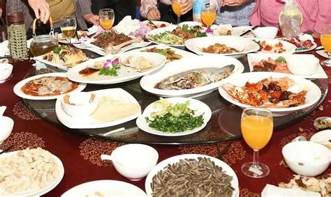 锵锵漫谈吃饭：每年餐桌上被浪费的食物，是2亿人一年的口粮_凤凰网视频_凤凰网