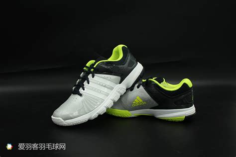 帅你一脸，adidas两款球鞋对比测评 - 爱羽客羽毛球网