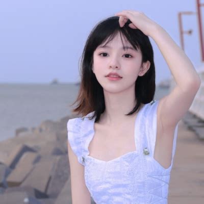 温柔女生头像白