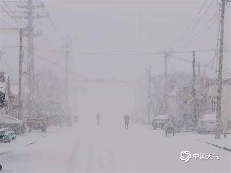 北方这拨暴雪到底有多大？内蒙古通辽房屋被雪掩埋，可能引发白灾