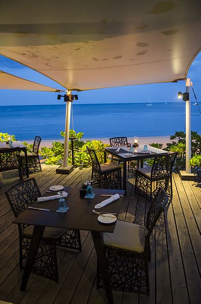 黄昏时分,海滩餐厅的餐桌高清图片下载-正版图片300873072-摄图网