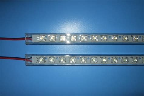 LED灯条胶用哪种呢？LED灯粘接胶水，高透明高粘接力的UV胶！